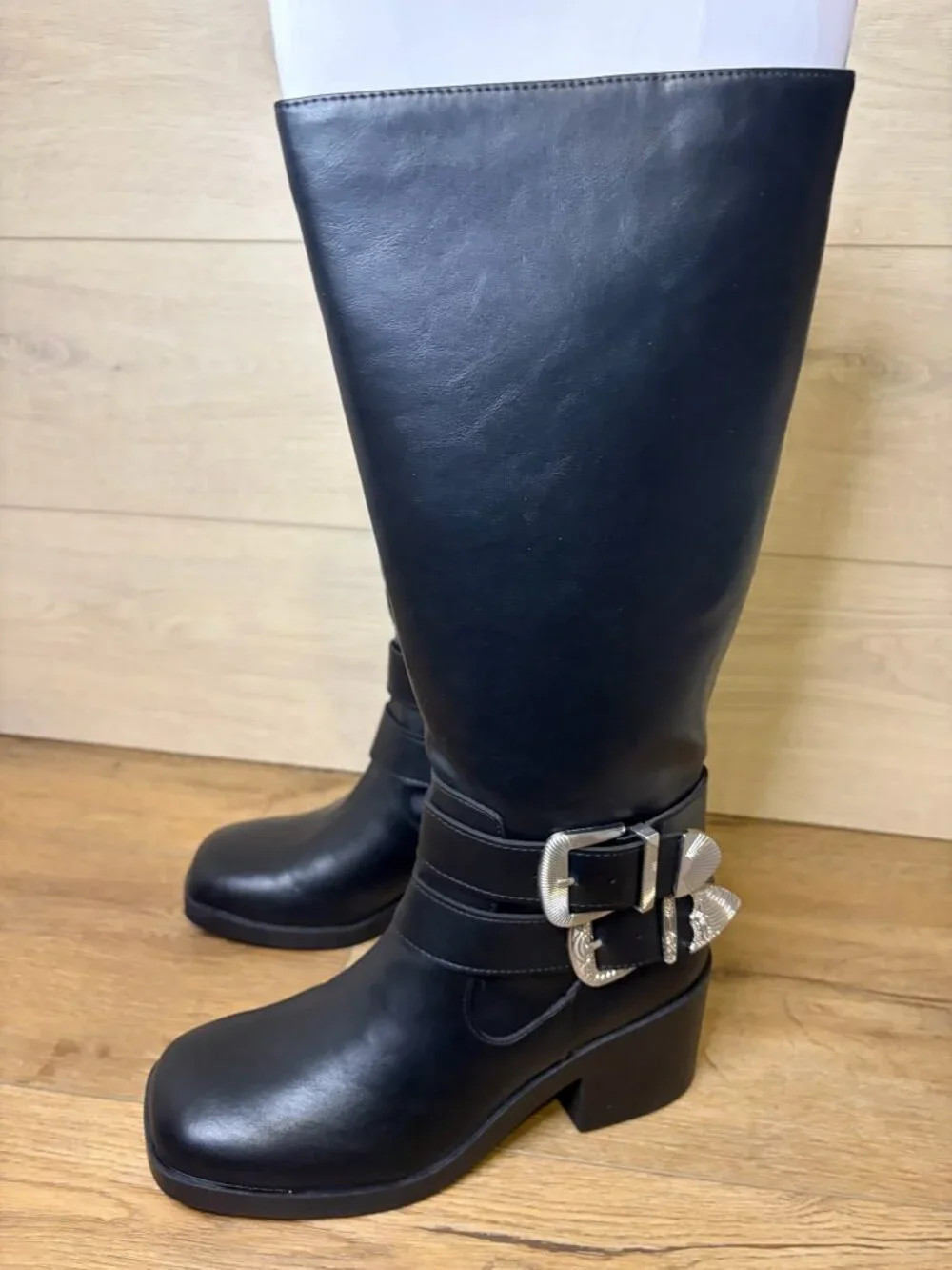 Wild Pair BUCKKP Women Knee-High Boots Black SM Size 7.5M